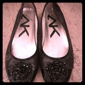 Anne Klein sport flat black